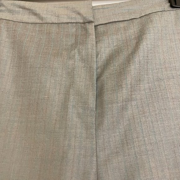 Signature by Larry Levine suit, jacket and slacks, Size 14 - Picture 10 of 13